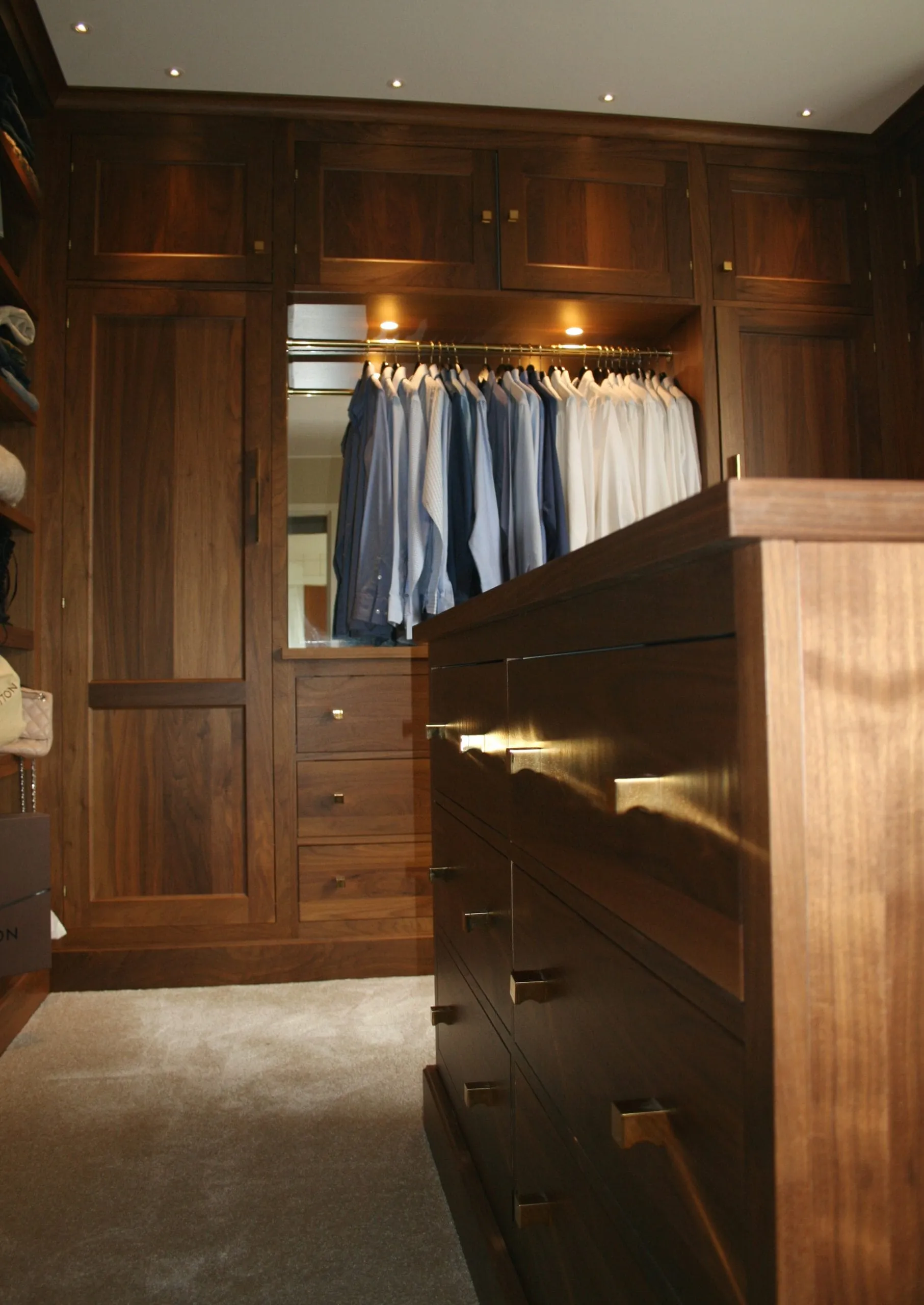 Bilder från Walk in closet i valnöt – bild 2